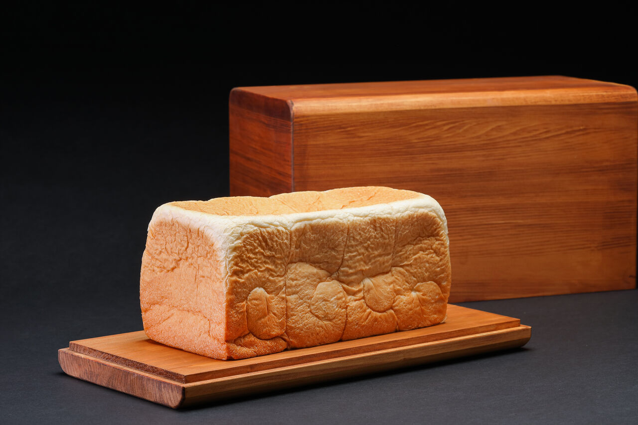 Noto Hiba Cypress Lacquered Bread Box,, large image number 0